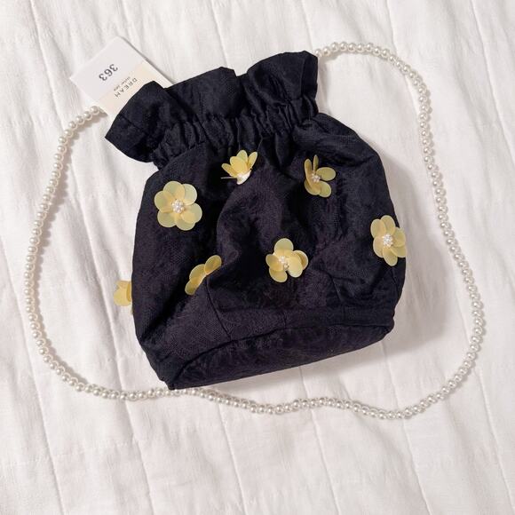 Dream Sister Jane Fanciful Flowers‎ Black Jacquard Flower Pearl Bucket Bag - Picture 2 of 9